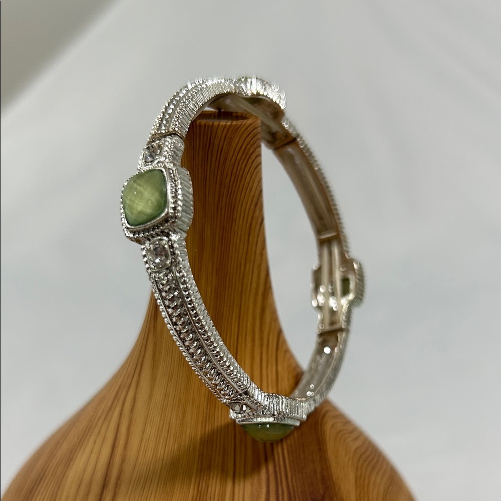 Elegant Silver Toned Stretch Bracelet Green Gemstone